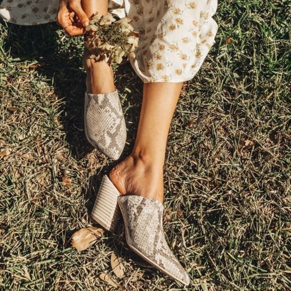 Anthropologie Dolce Vita Selene Snakeskin Slip On Heeled Mules - Picture 2 of 7